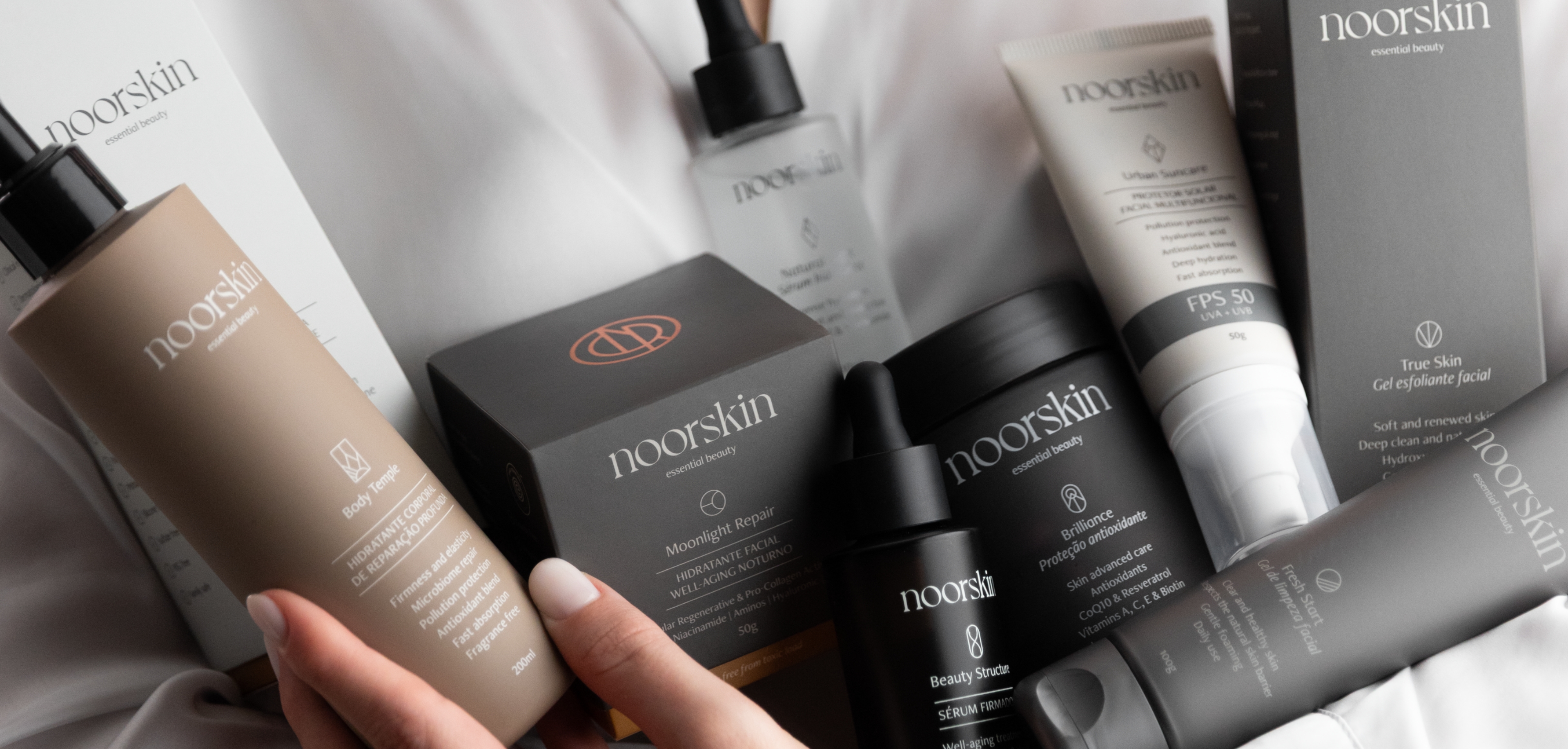 Linha completa de produtos Noorskin, incluindo nutricosméticos, séruns, cuidados corporais, gel e espuma de limpeza facial, hidratantes e protetor solar, em destaque na campanha de Black Friday com 30% de desconto