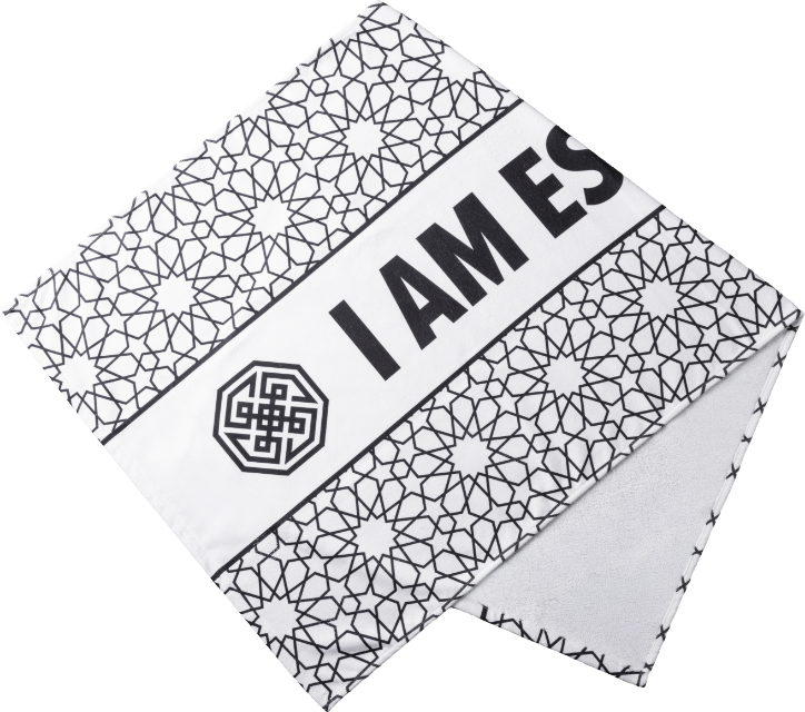 imagem do brinde 2 da black friday da essential nutrition: uma toalha de praia I Am Essential branca com preto