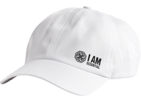 foto em detalhes do boné trucker com tecnologia dry fit para usar em treinos com a logo da essential nutrition