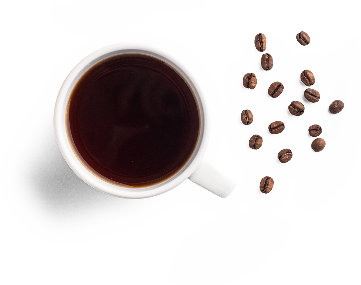 Xícara de café ao lado de grãos de café em fundo branco.