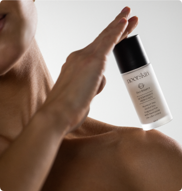 Mulher aplicando Deo Balance e composição do produto
