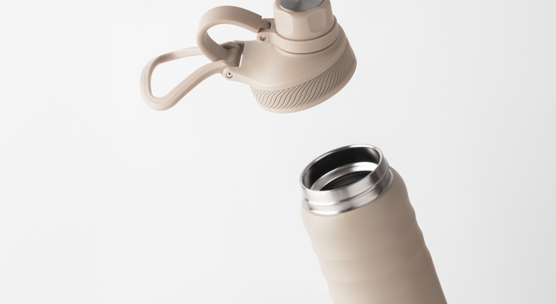 foto da garrafa Bege i am essential com design ergonomico