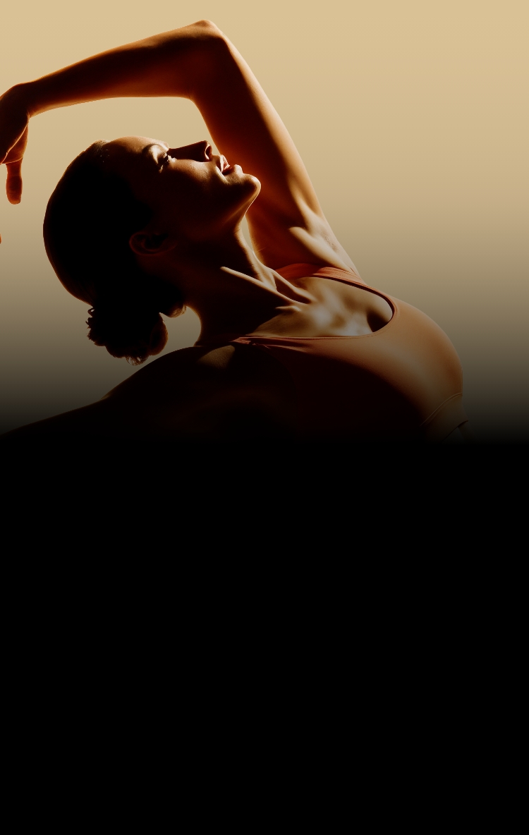 Silhueta de um homem com barba, destacando-se contra um fundo claro.