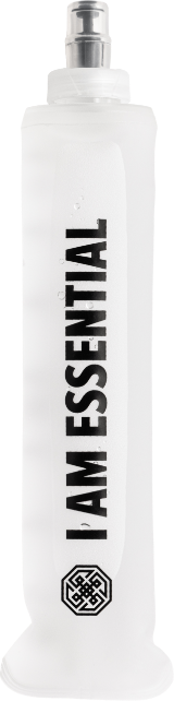 foto da garrafa para corrida da essential nutrition com material livre de bpa e pvc, valvula de vedamento automático, design flexível e capacidade de 350ml