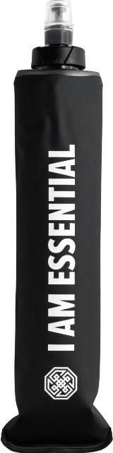 foto da garrafa para corrida da essential nutrition com material livre de bpa e pvc, valvula de vedamento automático, design flexível e capacidade de 350ml