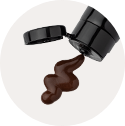 Frasco preto com chocolate por cima, da linha Comestível Essentia Pharma.